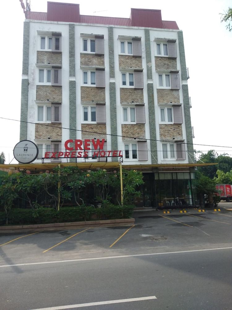 Crew Express Hotel Lubukpakam Экстерьер фото