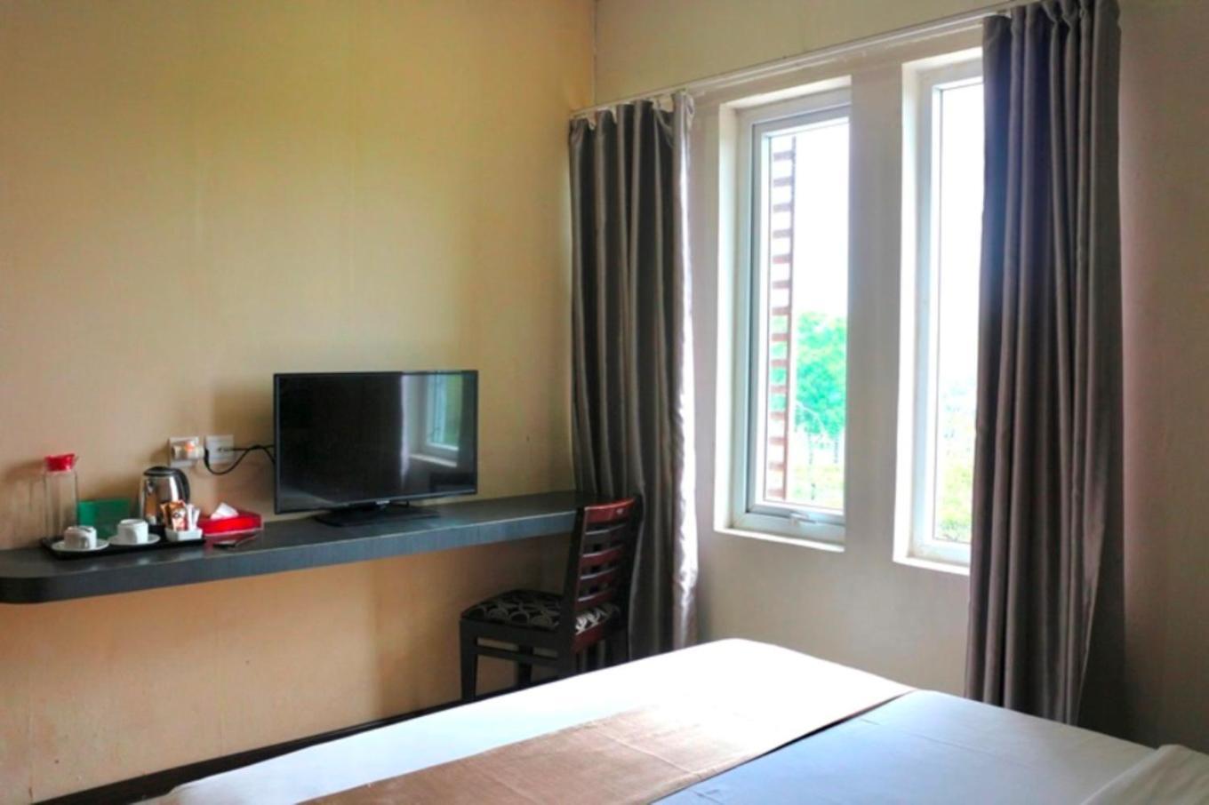 Crew Express Hotel Lubukpakam Экстерьер фото
