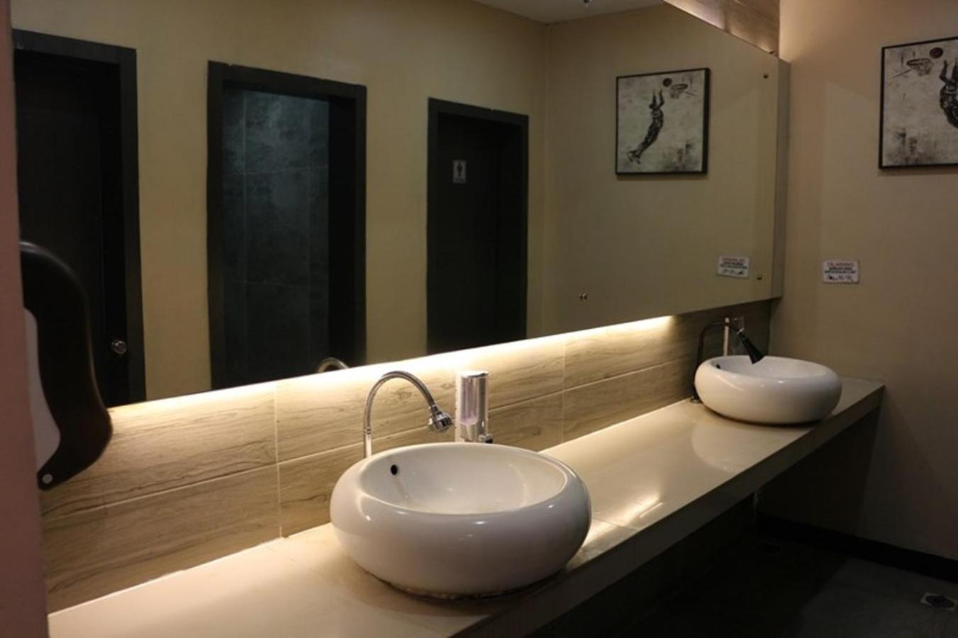 Crew Express Hotel Lubukpakam Экстерьер фото