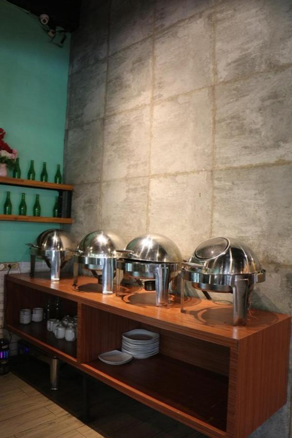 Crew Express Hotel Lubukpakam Экстерьер фото