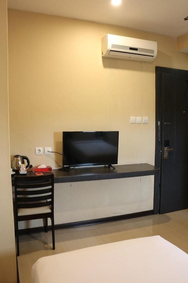 Crew Express Hotel Lubukpakam Экстерьер фото