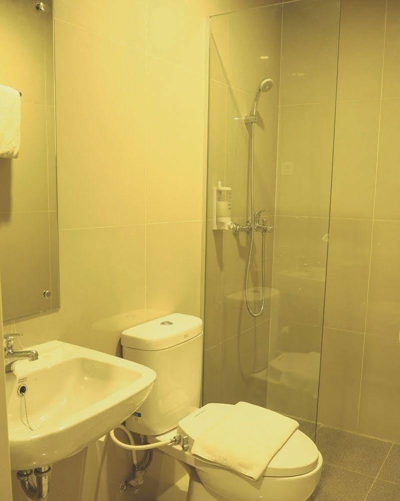 Crew Express Hotel Lubukpakam Экстерьер фото